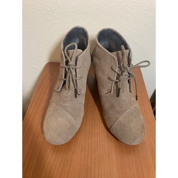 Toms Wedge Bootie Tan Heels Boots Casual Laced Desert Taupe Ankle Women's Sz 9W - Picture 1 of 7